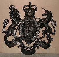 36in royal cold-cast bronze. GRP British royal coat of arms, style 2, 36in/92cm, cold-cast resin/bronze finish.